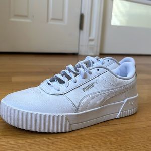 White leather PUMA sneakers!!!